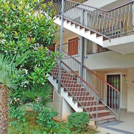 Apartment Branko With Free Parking Ічичі Екстер'єр фото