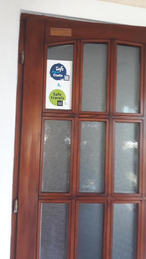Apartment Branko With Free Parking Ічичі Екстер'єр фото