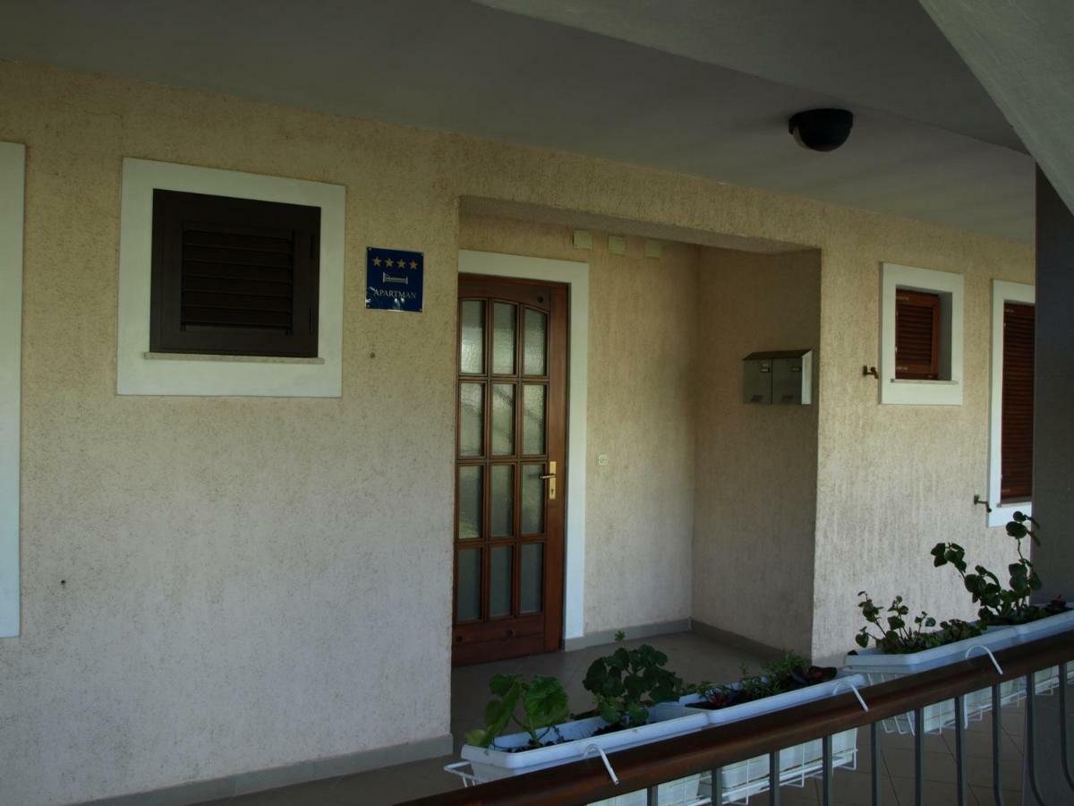 Apartment Branko With Free Parking Ічичі Екстер'єр фото