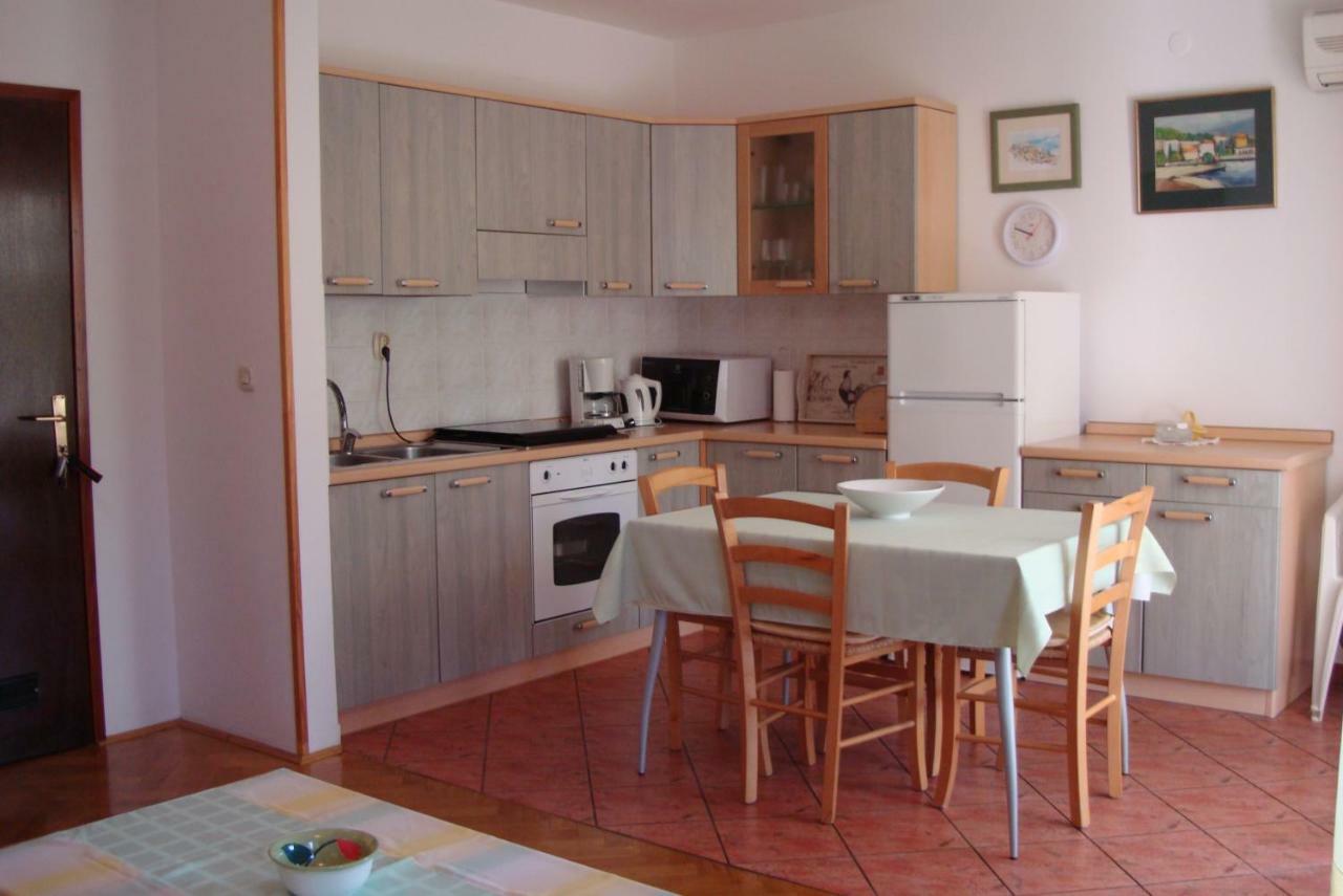 Apartment Branko With Free Parking Ічичі Екстер'єр фото