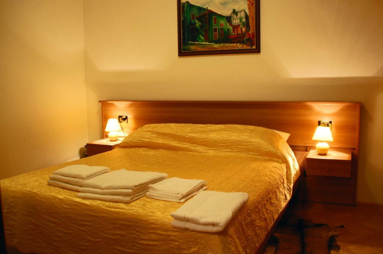 Apartment Branko With Free Parking Ічичі Екстер'єр фото