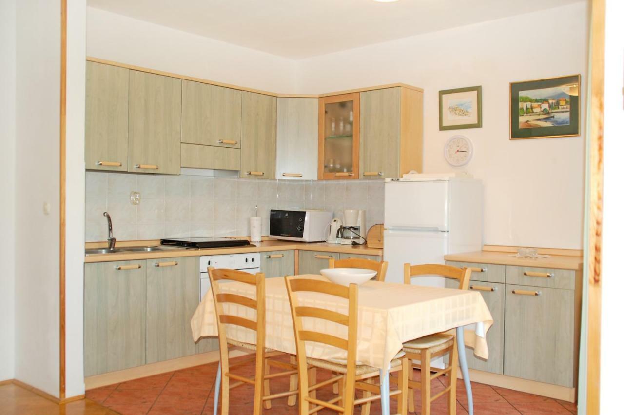 Apartment Branko With Free Parking Ічичі Екстер'єр фото