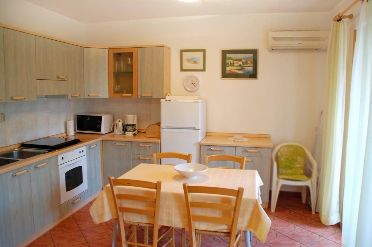 Apartment Branko With Free Parking Ічичі Екстер'єр фото